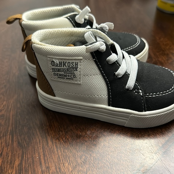 Boys shoes size 5 brand new never worn - Picture 2 of 2